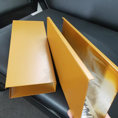 黄色铝方通50x120铝方通工厂 室内装饰材料的质优之选